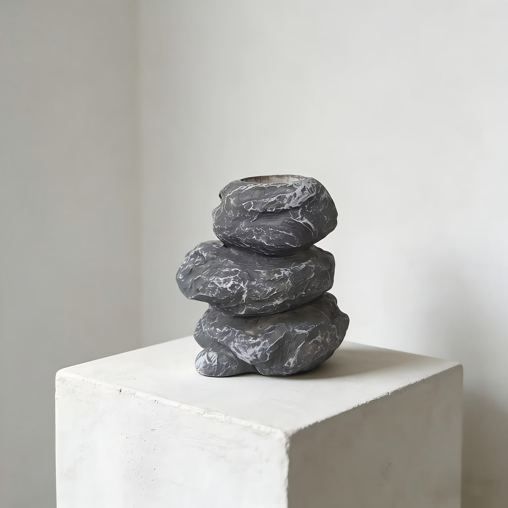 Liten Vas i Konststen – Nordisk Skulptural Design