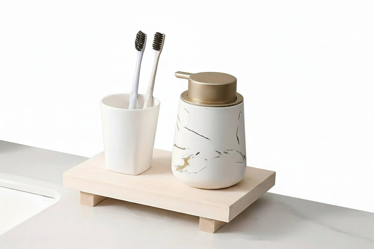 Ljus Träbricka i Naturmaterial – Stilren & Mångsidig