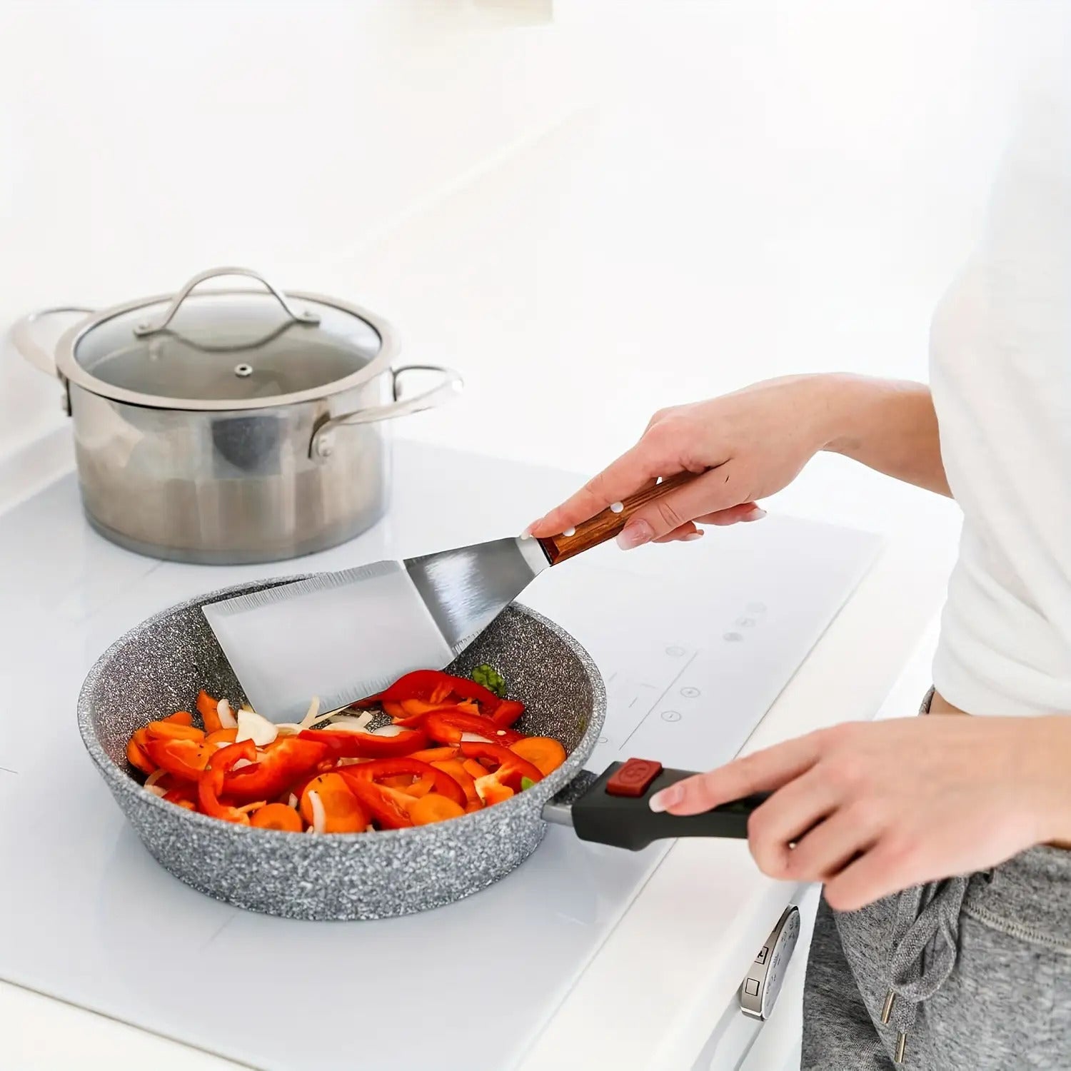 Stekspade med trähandtag - Perfekt kontroll vid grillning och matlagning