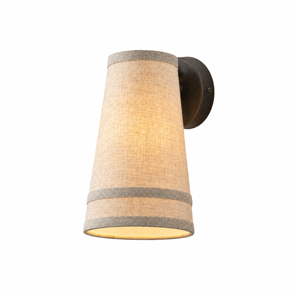 Vägglampa i linne, produktbild vit bakgrund