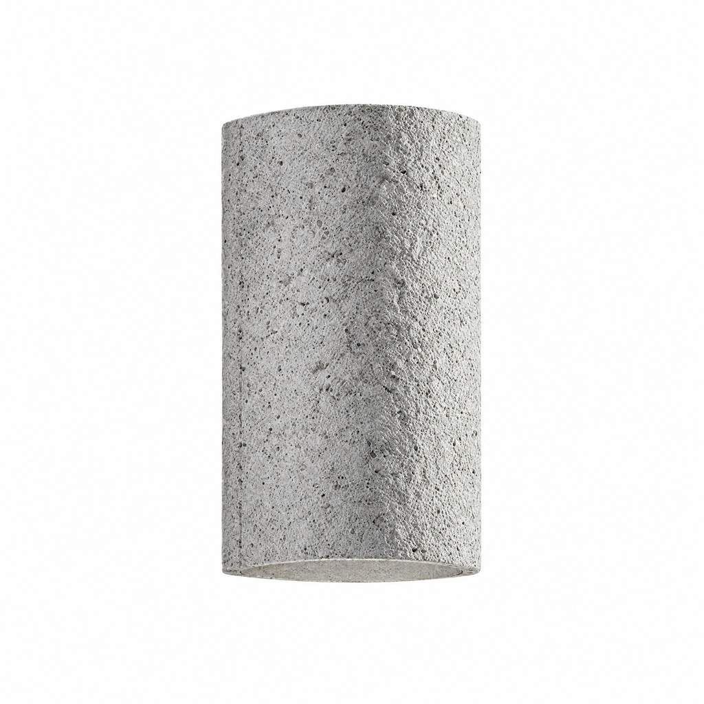 Vägglampa i ljusgrå cement på vit bakgrund