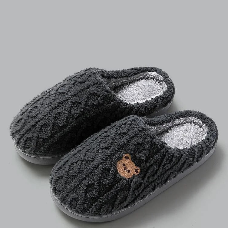 Varma Björntofflor – Fluffig komfort med halkfri sula
